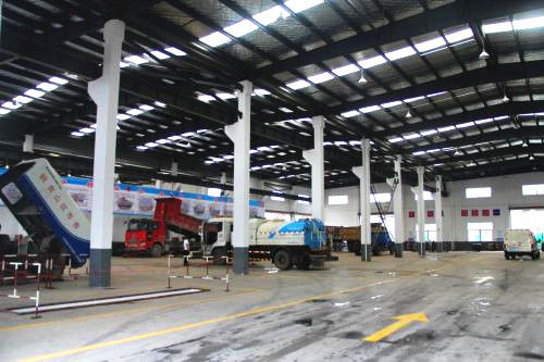 Grands bâtiments de magasin de garage de construction de structure métallique en métal pour l'entretien de véhicule