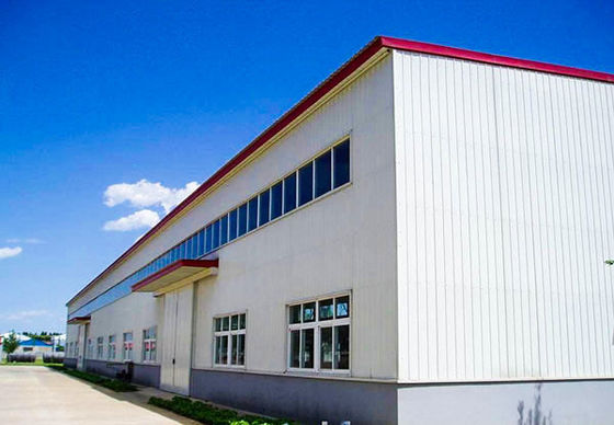 Construction de bâtiments en acier de grande envergure