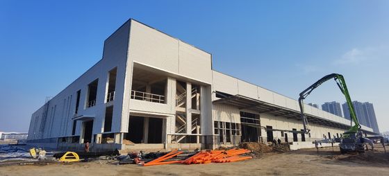 Bâtiment d'entrepôt en acier à deux étages sur mesure avec plates-formes mézanines pour le stockage