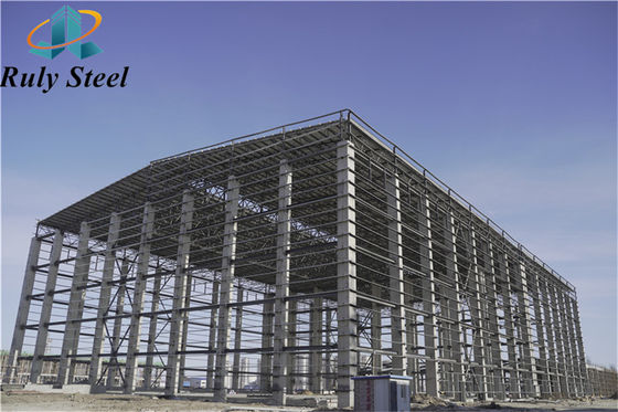 Fabrication de structures métalliques préfabriquées en acier pour entrepôts