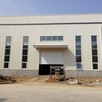 Entrepôt préfabriqué en structure légère en acier Q235B Q355B ASTM A36