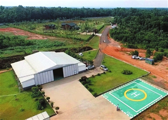 Hangar pour hélicoptères à structure en acier avec isolation en laine de verre