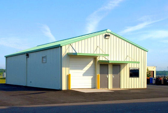 Entrepôts à structure en acier, hangars de stockage en métal pour machines agricoles