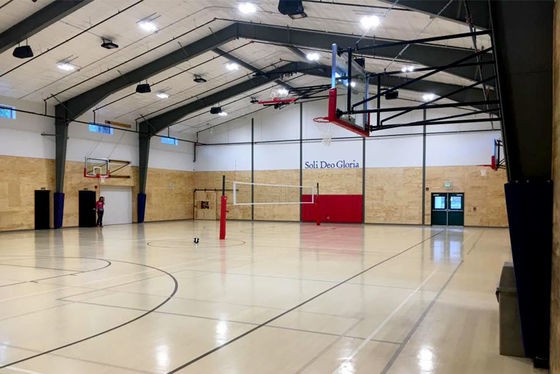 Structure en acier PEB pour terrain de basket-ball intérieur, bâtiments Q235B Q355B
