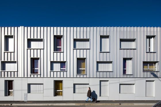 Construction de structures en acier préfabriqué avec poutres à section H certifiées CE