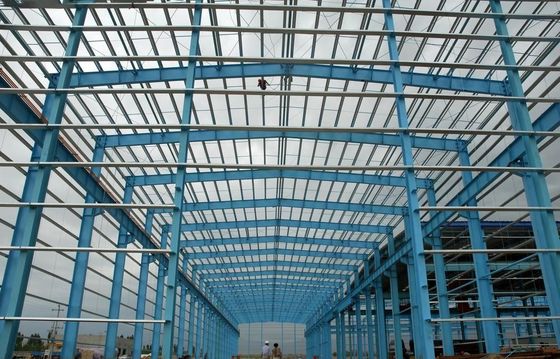 Atelier de construction préfabriquée en acier avec grue aérienne