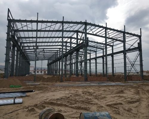 Construction de bâtiments industriels préfabriqués en acier léger