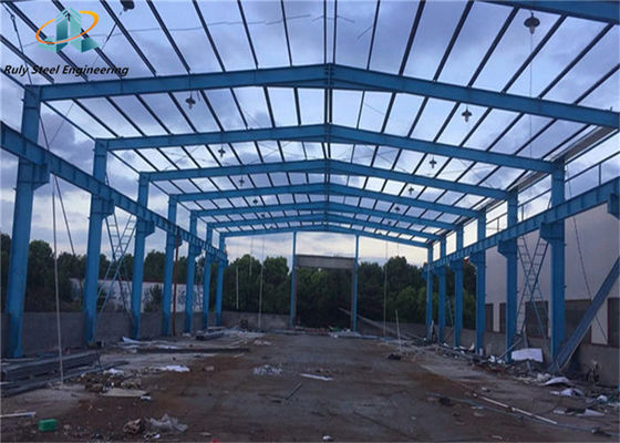 Conception libre Construction préfabriquée en acier Matériaux de construction Entrepôt Grand espace Bâtiments métalliques préfabriqués