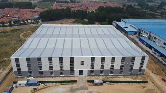 Q235B Construction de structures en acier Construction préfabriquée en acier avec panneau isolant