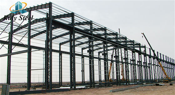 Atelier d'entreposage de structures en acier préfabriquées avec poutres à section H