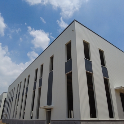 Q235B Bâtiment d'entrepôt en acier préfabriqué avec panneaux en laine de verre