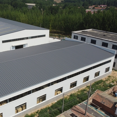 Entrepôt préfabriqué en structure d'acier Q355B avec une durabilité de 50 ans
