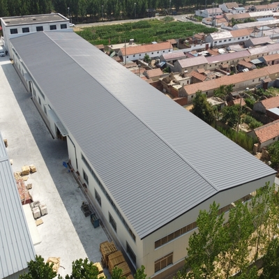 Bâtiment industriel en acier préfabriqué avec panneaux sandwich EPS
