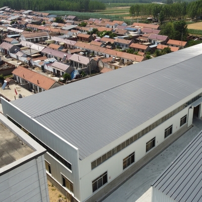 Bâtiment industriel en acier préfabriqué avec panneaux sandwich EPS