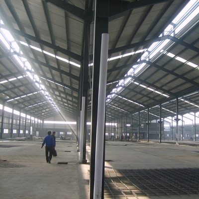 Bâtiment préfabriqué en acier avec poutres en H et panneaux sandwich