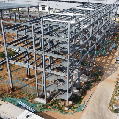 Immeuble de bureaux à ossature métallique à deux étages avec panneaux sandwich en PU