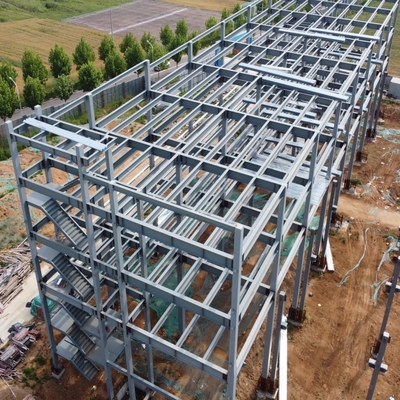Immeuble de bureaux à ossature métallique à deux étages avec panneaux sandwich en PU