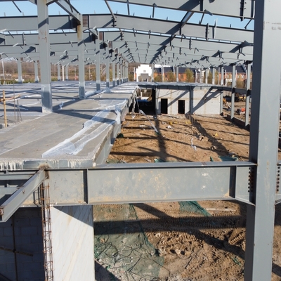 Construction d'entrepôt de structure en acier préfabriqué avec panneaux en laine de roche