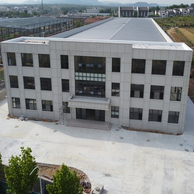 Immeuble de bureaux à ossature métallique à deux étages avec panneaux sandwich en PU