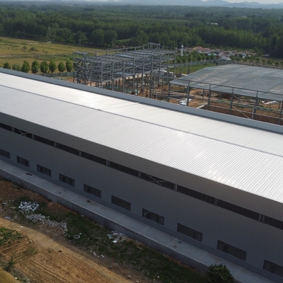 Entrepôt de structure en acier préfabriqué avec panneaux sandwich en laine de verre