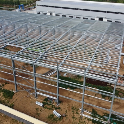 Entrepôt préfabriqué en structure d'acier Q235B Q355B avec une durée de vie de 50 ans