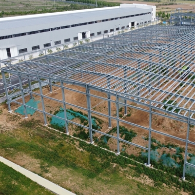 Bâtiment en structure d'acier préfabriqué avec panneaux sandwich pour la construction d'entrepôts