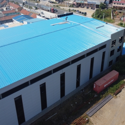 Structure d'atelier préfabriquée en acier avec panneaux PU pour toit en appentis