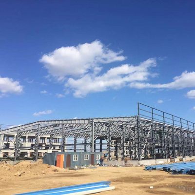 Entrepôt à structure métallique robuste pour le stockage d'usine de ciment