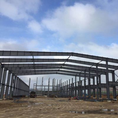 Entrepôt à structure métallique robuste pour le stockage d'usine de ciment