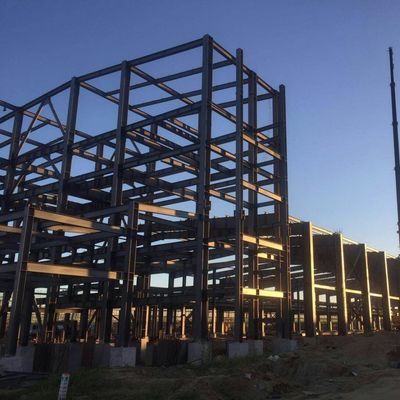 Entrepôt à structure métallique robuste pour le stockage d'usine de ciment