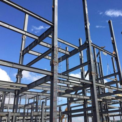 Entrepôt à structure métallique robuste pour le stockage d'usine de ciment