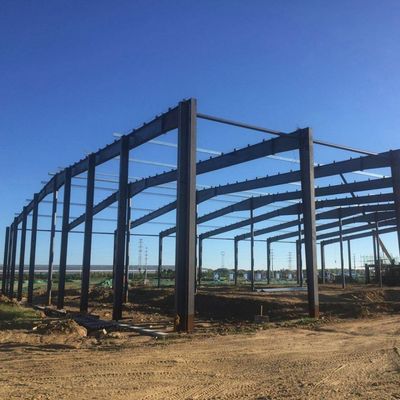 Entrepôt à structure métallique robuste pour le stockage d'usine de ciment