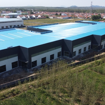 Entrepôt à structure en acier Q235B avec charpente métallique galvanisée