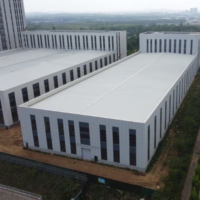 Atelier préfabriqué en acier de 36 m de portée libre avec support de grue