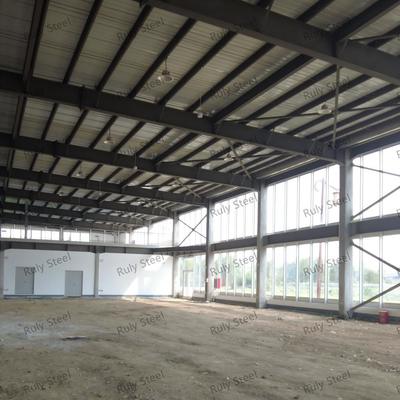 Hangar en acier préfabriqué avec isolation en panneau sandwich pour entrepôt frigorifique