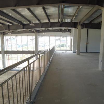 Entrepôt de structure en acier multifonctionnel avec mezzanine pour salle d'exposition et bureau