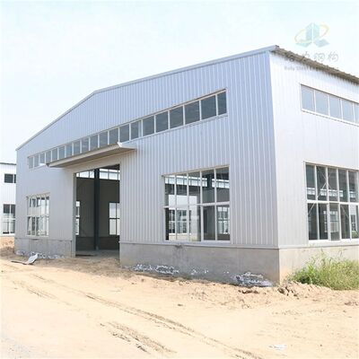Entrepôt en acier préfabriqué Q355B avec panneau sandwich