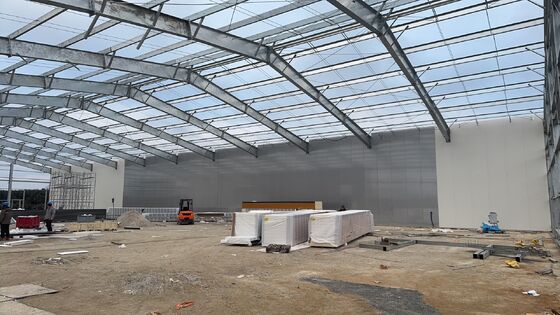 Entrepôt de stockage à froid de structure en acier préfabriqué avec panneau sandwich PU/PIR