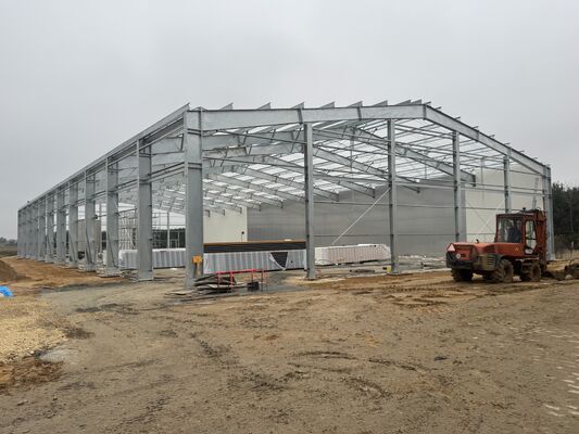 Entrepôt de stockage à froid de structure en acier préfabriqué avec panneau sandwich PU/PIR