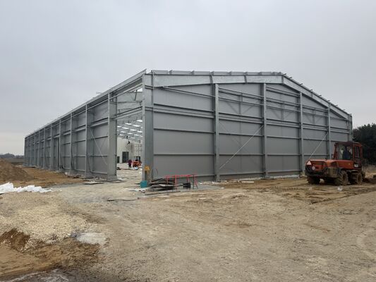 Entrepôt de stockage à froid de structure en acier préfabriqué avec panneau sandwich PU/PIR