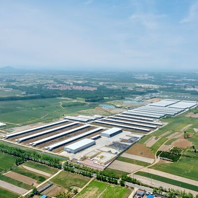 Hangar préfabriqué de structure métallique de longue durée de service avec la préparation de surface