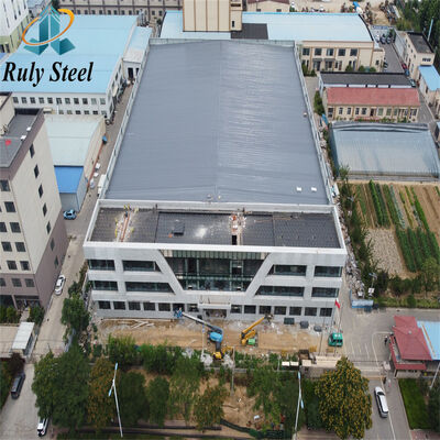 Entrepôt préfabriqué en acier modulaire construit sur mesure pour l'intégration d'ateliers et de bureaux