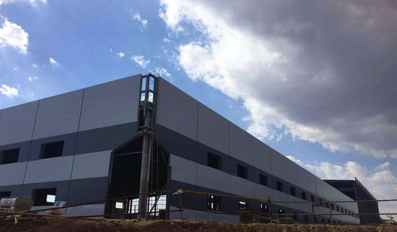 Entrepôt préfabriqué en acier avec poutres en H pour systèmes de rayonnage