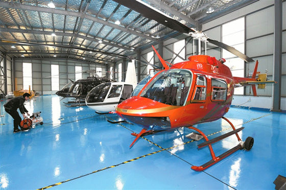 Hangar pour hélicoptères à structure en acier avec isolation en laine de verre