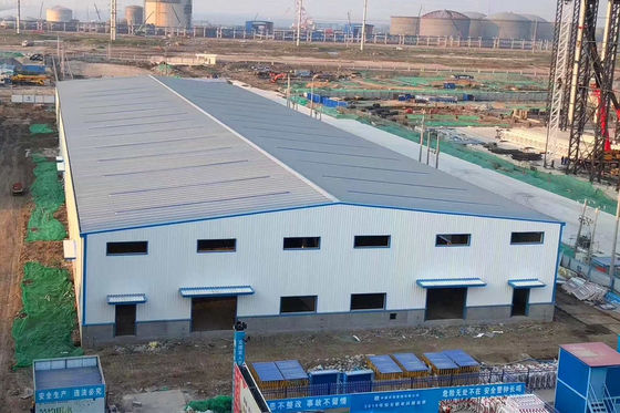 bâtiment d'entrepôt en acier préfabriqué avec feuilles de revêtement en acier