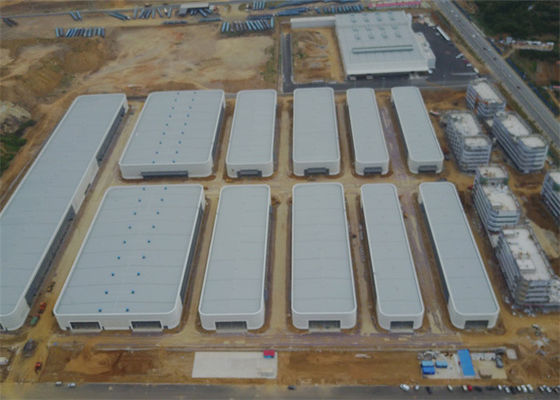 Bâtiment d'entrepôt en acier préfabriqué avec isolation en laine de roche Durée de vie de 50 ans