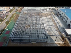 Salle d'exposition automobile